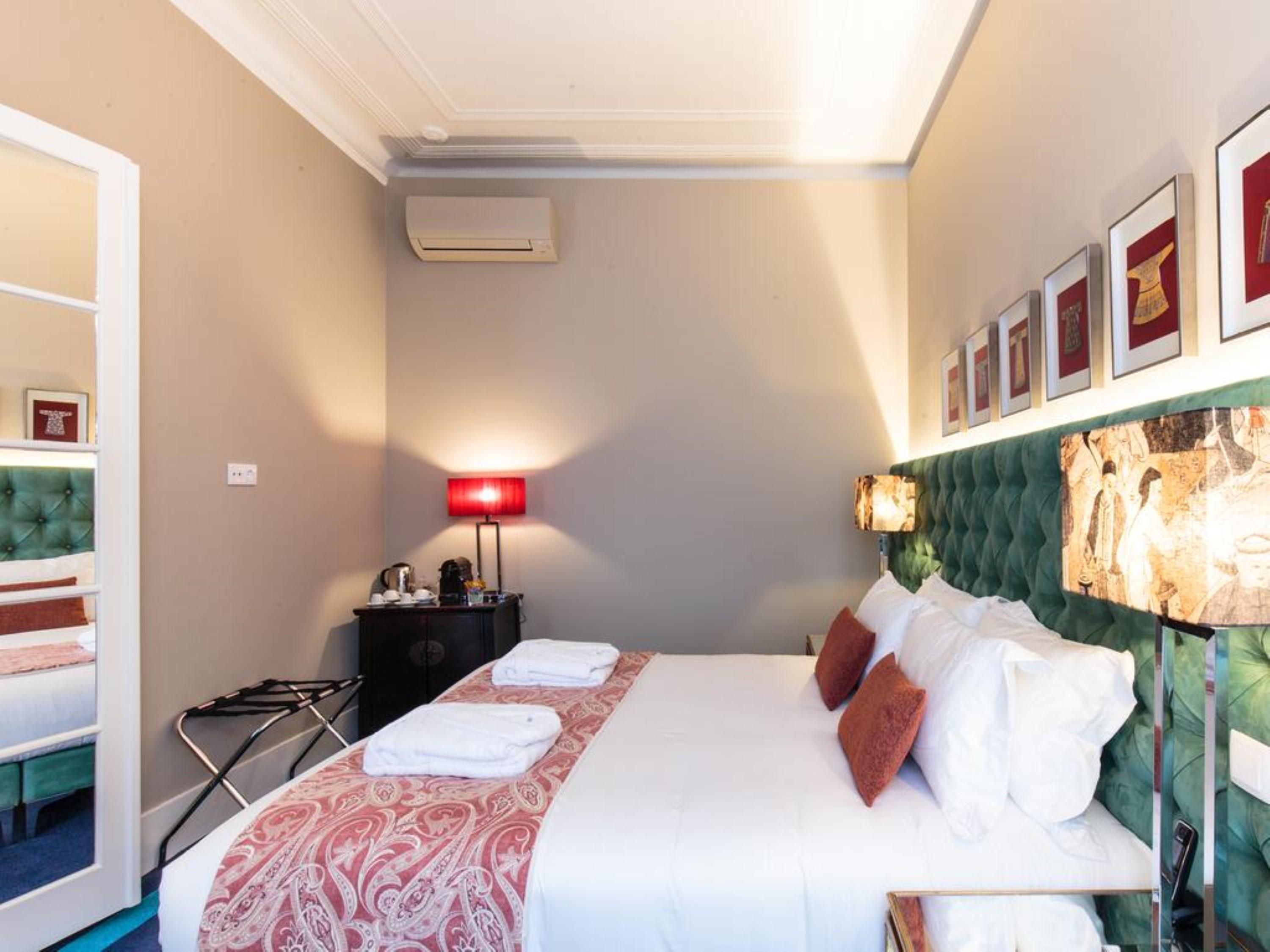 Bed & Breakfast Dear - Bordalo Palace Chiado Lisbon